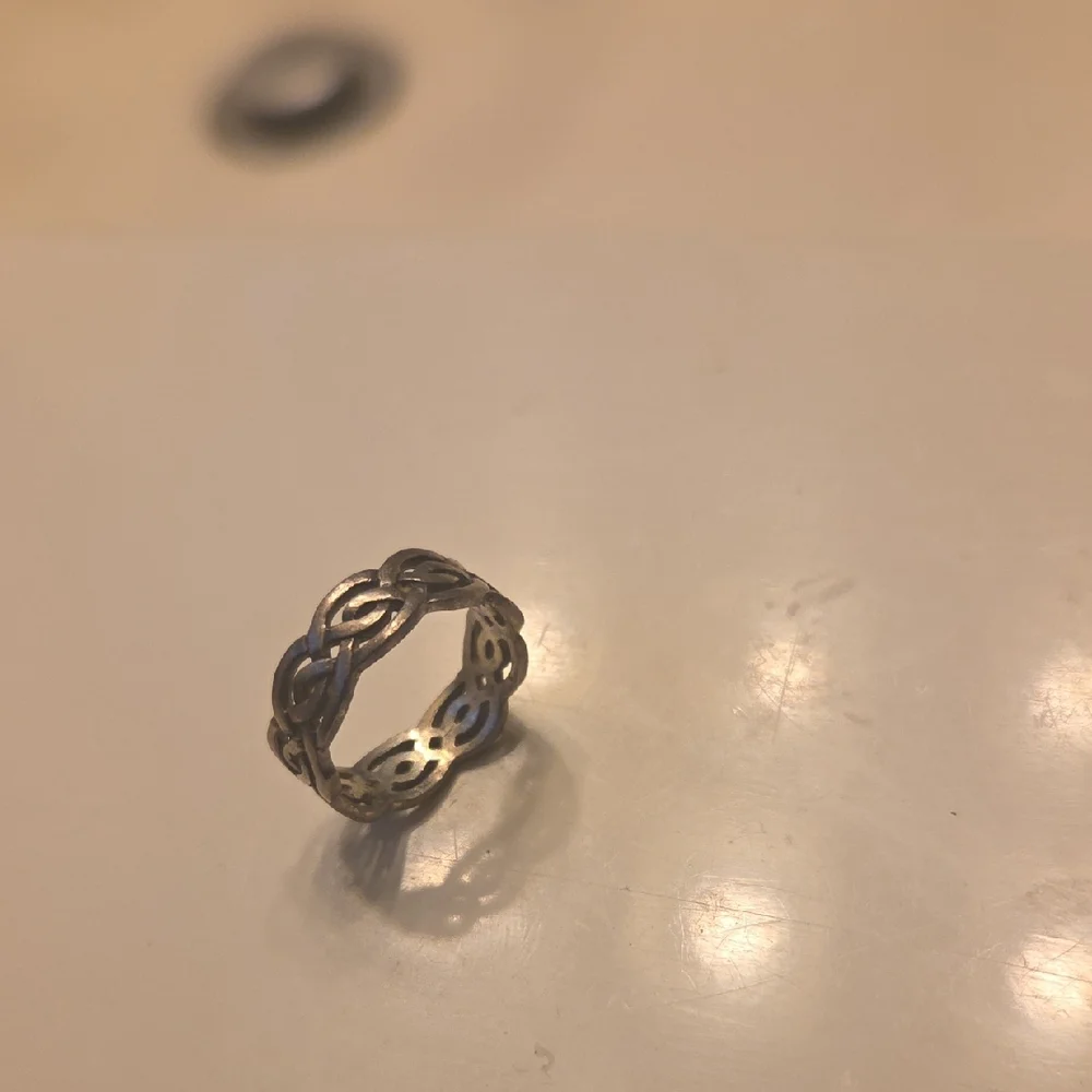 Elegant Silver Women's Ring - Picture 4 of 4